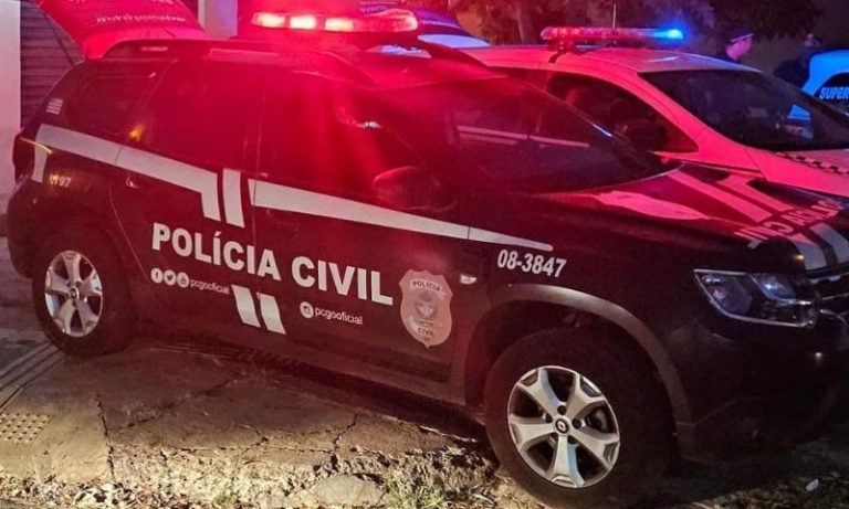 Polícia prende mãe por venda de pornografia infantil da filha de 8 anos