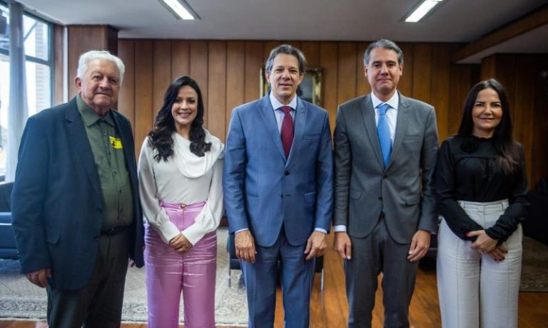 Prefeitos do estado celebram compensação de R$ 26 bilhões para municípios