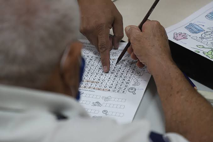 Prefeitura de Caruaru lança turma de recuperação escolar para idosos