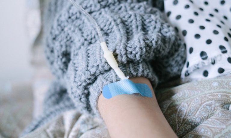 Quimioterapia pode “acordar” células dormentes de câncer de mama, mostra estudo