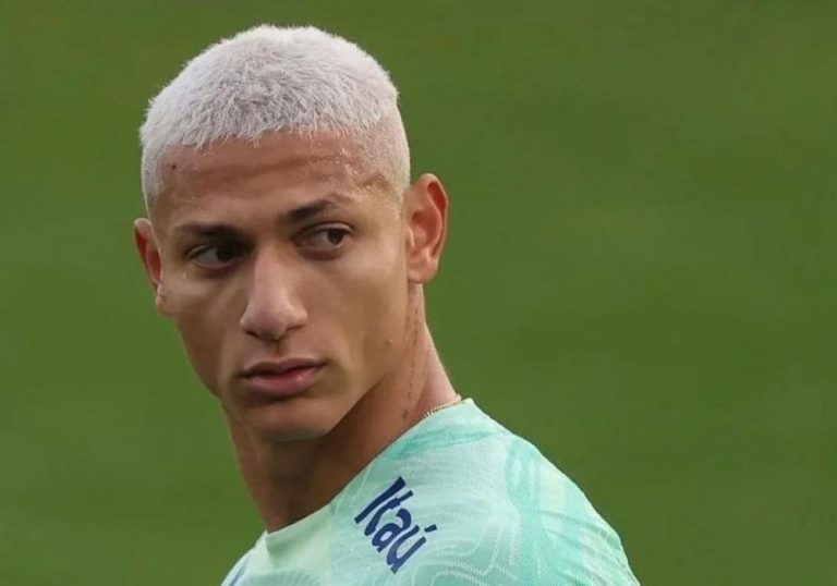 Richarlison revela problemas: ‘Pessoas próximas de olho no meu dinheiro’