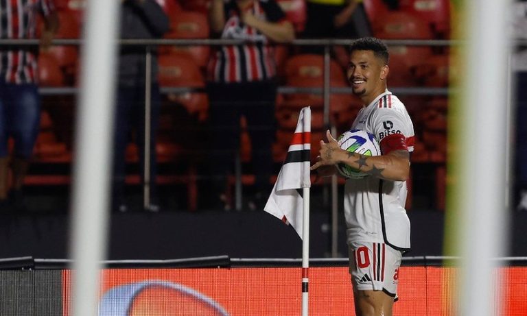 São Paulo bate Coritiba em primeiro jogo após título da Copa do Brasil