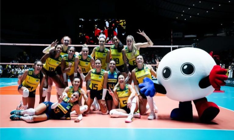 Seleção feminina de vôlei vence Japão e garante vaga nos Jogos Olímpicos de Paris
