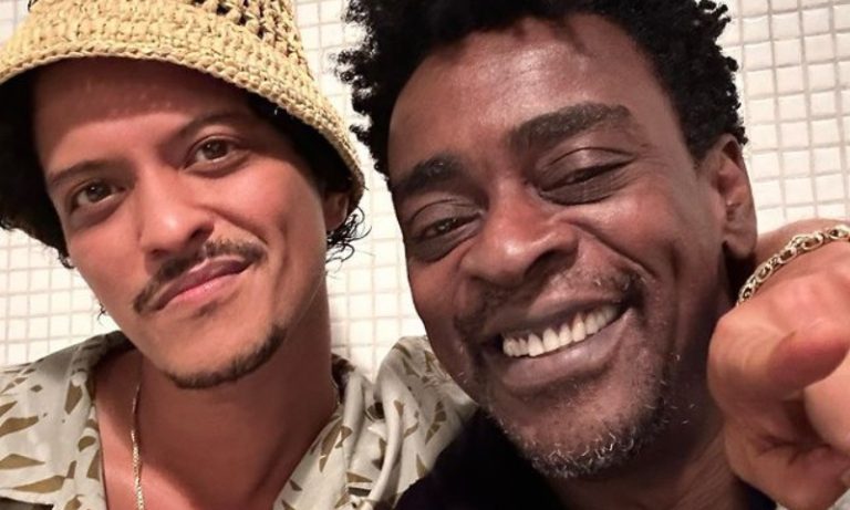 Seu Jorge comemora encontro com Bruno Mars após The Town
