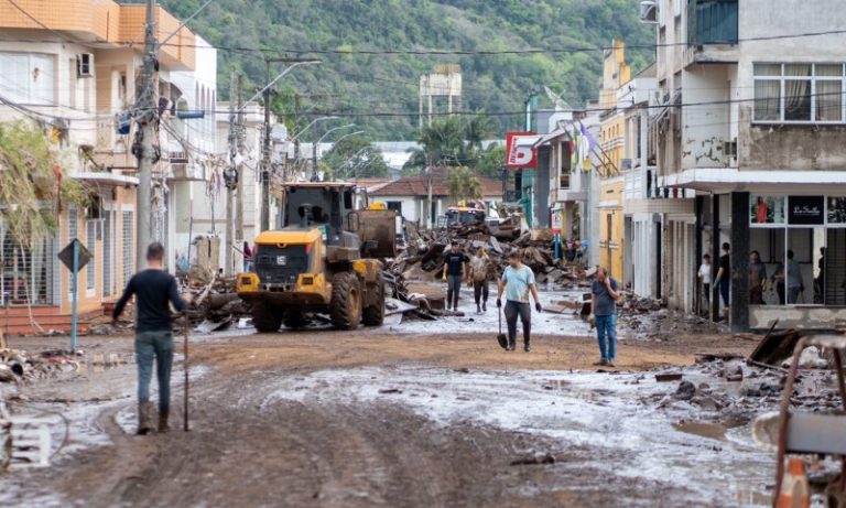 Sul está em alerta para tempestades, e número de desaparecidos no RS sobe para 10