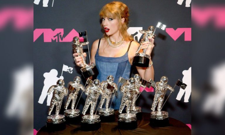 Taylor Swift vence prêmio de Melhor Videoclipe no VMA e quebra próprio recorde
