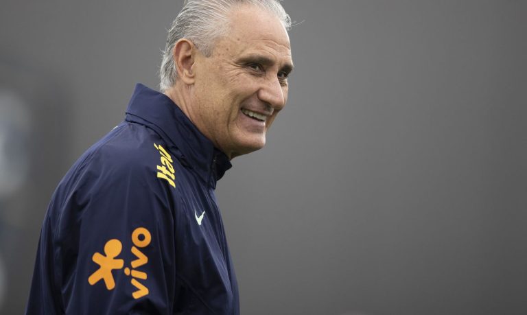Tite desembarca no Rio e se cala sobre iminente acerto com o Flamengo