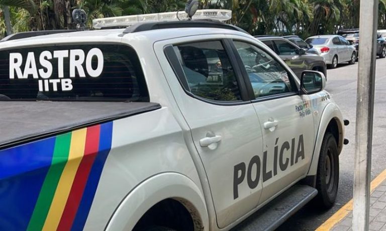 Três homens e uma mulher assaltam joalharia em shopping do Recife