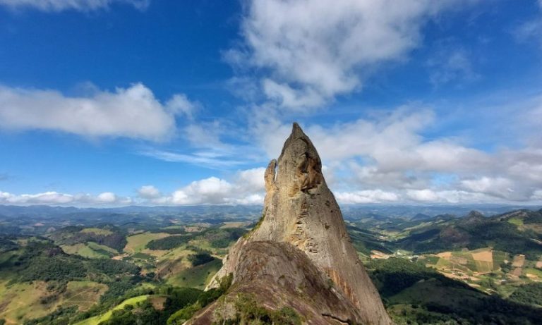 Turismo de aventura atrai escaladores profissionais