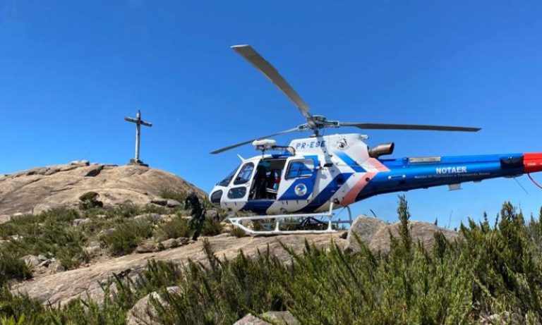 Turista passa mal no topo do Pico da Bandeira e acaba resgatada por helicóptero