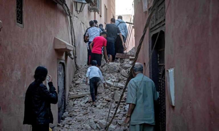 Turistas e habitantes do Marrocos doam sangue a vítimas de terremoto