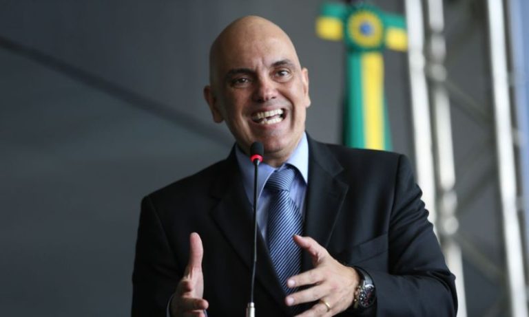 Última presa pelos ataques de 8/1 deixa a prisão após decisão de Moraes