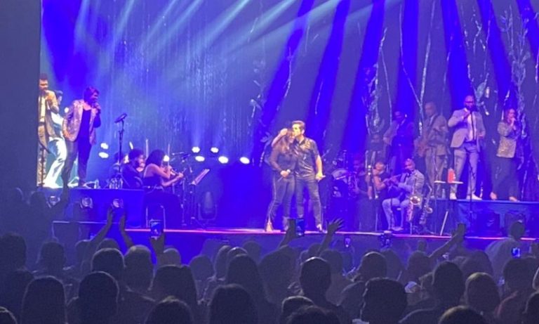 VÍDEO | Em show no ES, filha de João Paulo canta com Daniel e emociona público