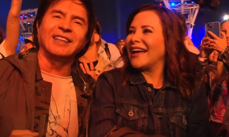 Xororó canta ‘Evidências’ da plateia do show de Bruno Mars no The Town