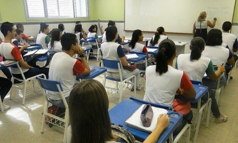 Abono e reajuste no salário de professores
