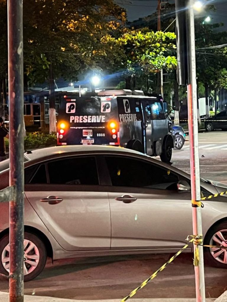 Bandidos tentam assaltar carro-forte na frente de agência bancária no Ceasa