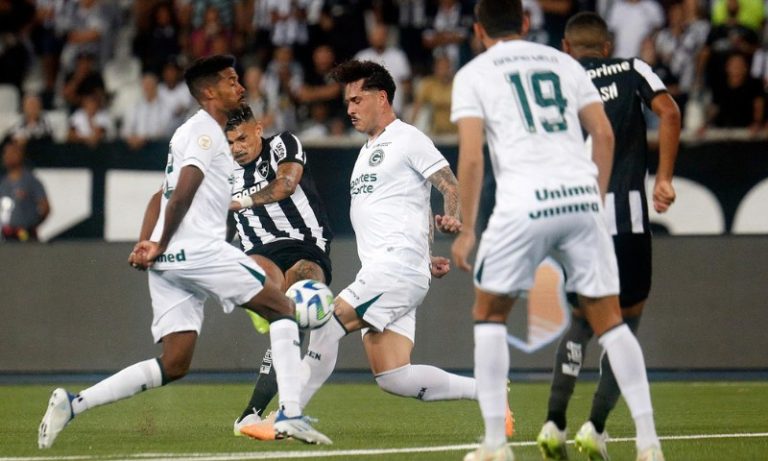 Botafogo empata com o Goiás e mantém jejum no Brasileirão