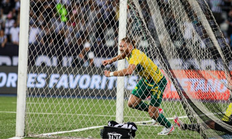 Botafogo perde do Cuiabá e vê o Palmeiras mais perto antes do confronto