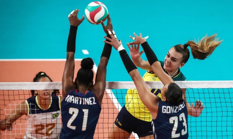 Brasil é dominado por dominicanas no vôlei e fica com a prata no Pan 2023