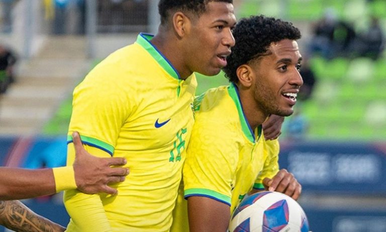 Brasil marca no fim e vence EUA na estreia no futebol masculino no Pan