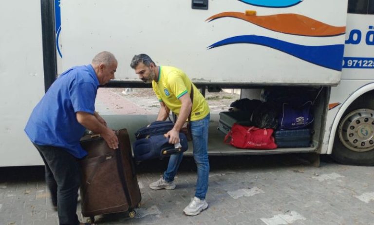 Brasileiros chegam ao Sul de Gaza e esperam travessia para o Egito