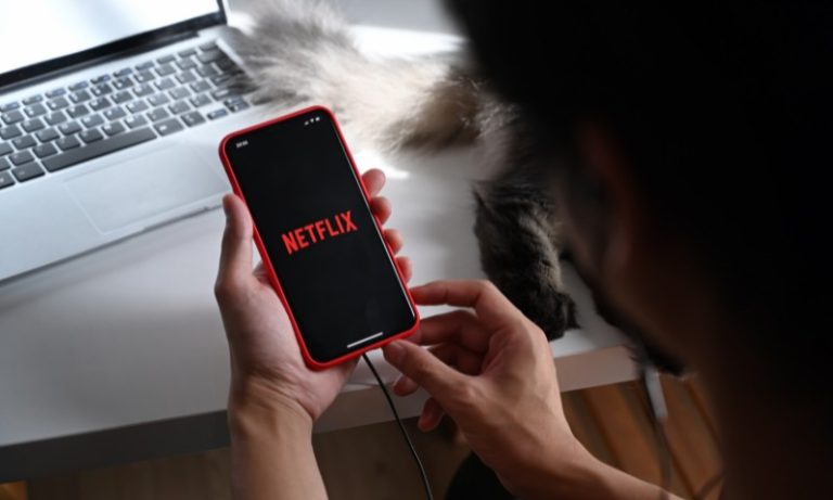 Buscas por cancelamento da Netflix sobem 78% após fim de compartilhamento de senha