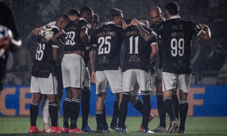 Com gol de Payet, Vasco vence e joga o Santos para a zona do rebaixamento