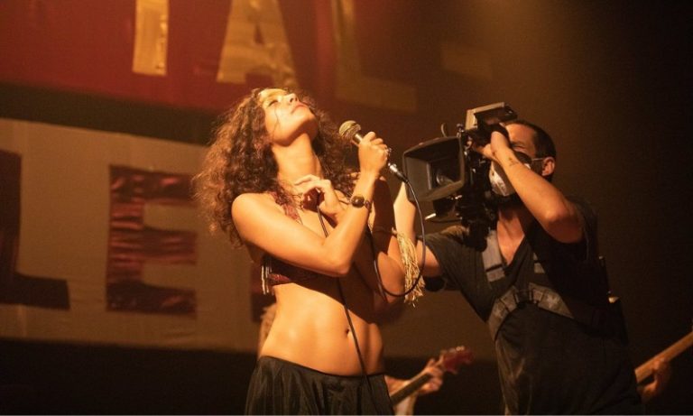 Como Sophie Charlotte ‘canta como Gal’ em filme