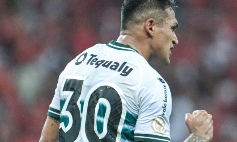 Coritiba bate Inter em jogo com quatro pênaltis e expulsão em tempo recorde