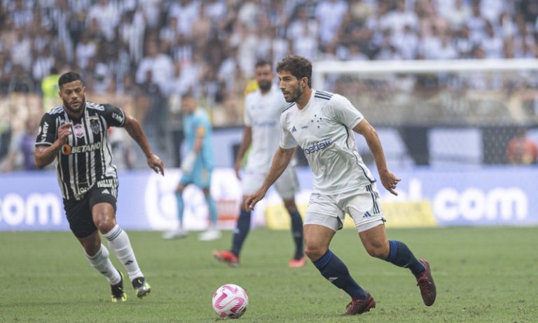 Cruzeiro vence primeiro clássico na casa nova do Atlético com gol contra