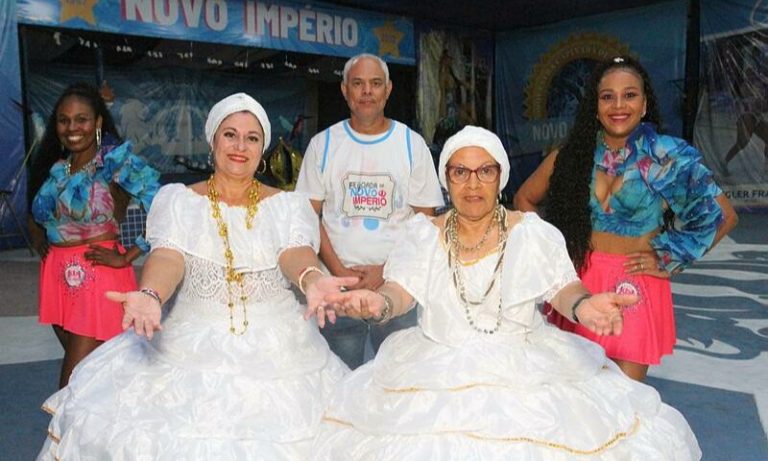 De feijoada com samba a festa do cabelo maluco