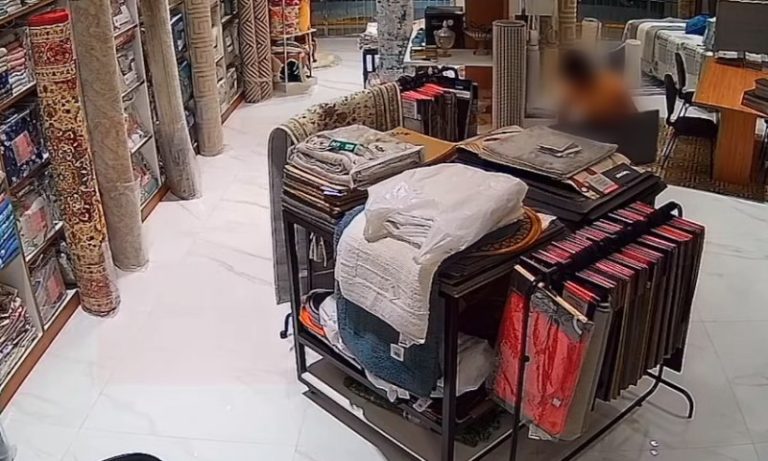 Dois homens assaltam loja na Glória e deixam prejuízo de quase R$ 3 mil
