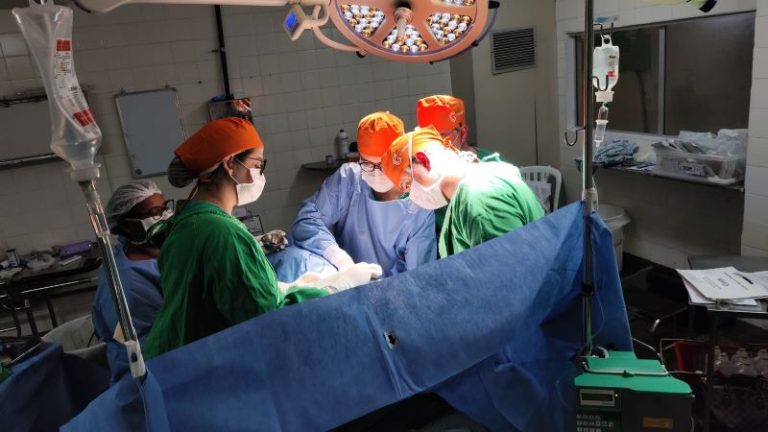 Estado faz mutirão de colocação de implantes mamários
