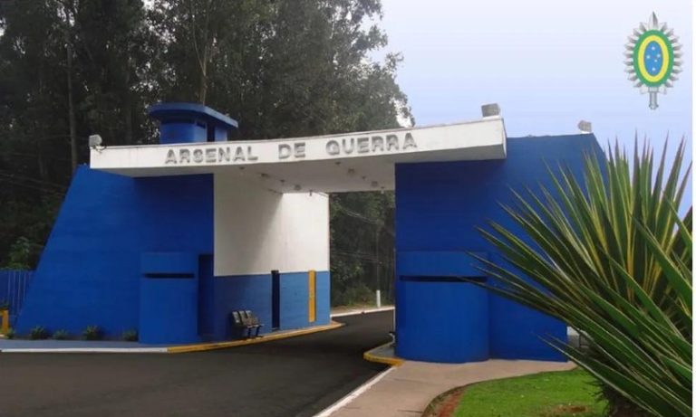Exército e PM fazem operação em busca das últimas metralhadoras furtadas de quartel