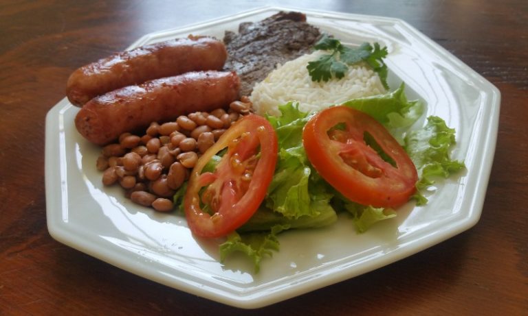 Gasto médio de R$ 48 para comer fora de casa em Vitória