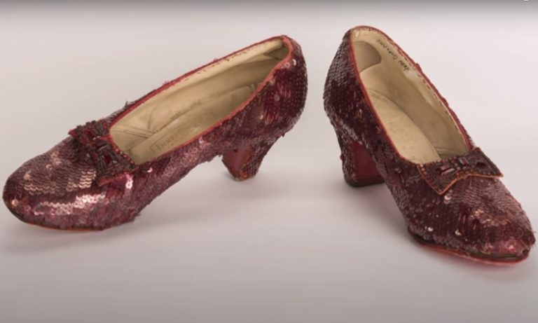 Homem de 76 anos diz que roubou sapatos de Judy Garland em ‘O Mágico de Oz’