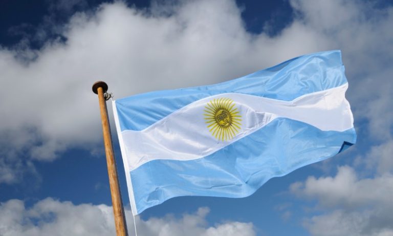 Inflação na Argentina sobe a 138% às vésperas da eleição e é a maior desde 1991
