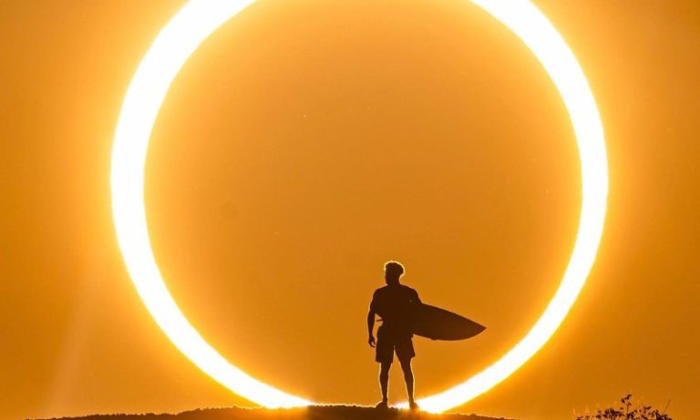 Ítalo Ferreira aproveita eclipse anular para fazer homenagem ao ouro olímpico