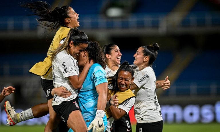 Libertadores: Corinthians supera o Inter e enfrenta o Palmeiras na final