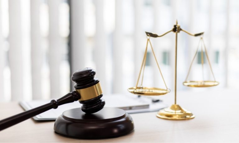 Mãe ganha na Justiça italiana direito de despejar filhos de 40 anos de sua casa