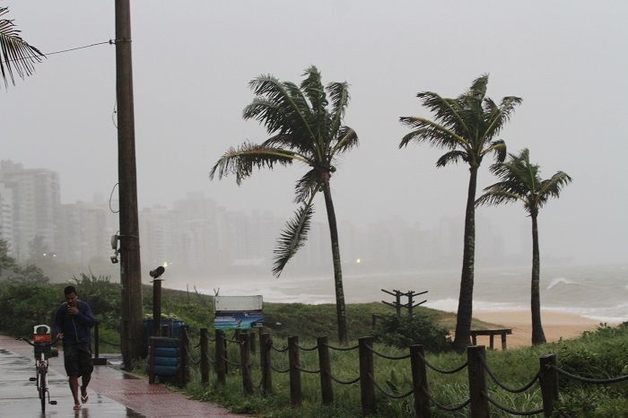 Marinha emite alerta de ventos fortes no litoral do ES