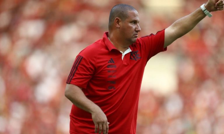 Mário Jorge fala em resgate de brilho no Flamengo e se coloca à disposição