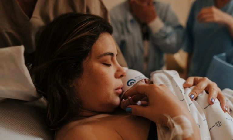 Michelle Loreto dá à luz 1ª filha e faz relato: ‘Achei que não iria aguentar