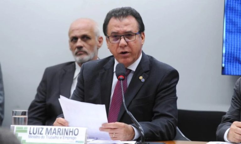 Ministro do Trabalho defende volta do imposto sindical