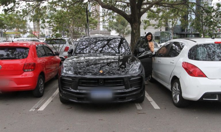 Motoristas pedem vagas maiores em estacionamentos