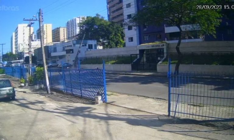 Mulher atinge com o carro quatro pessoas em Boa Viagem