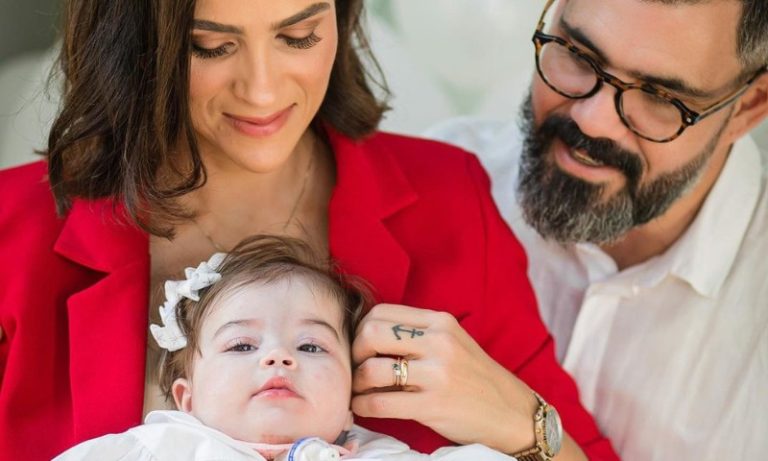 Mulher de Juliano Cazarré pede oração para filha: ‘Frequência cardíaca instável’
