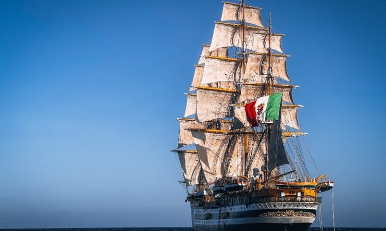“Navio mais bonito do mundo” chega ao Brasil. Veja fotos
