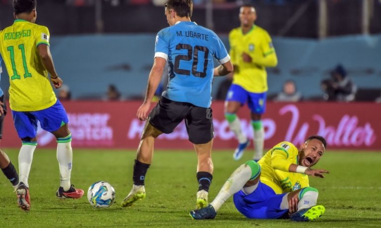 Neymar sofre ruptura do ligamento do joelho e passará por cirurgia