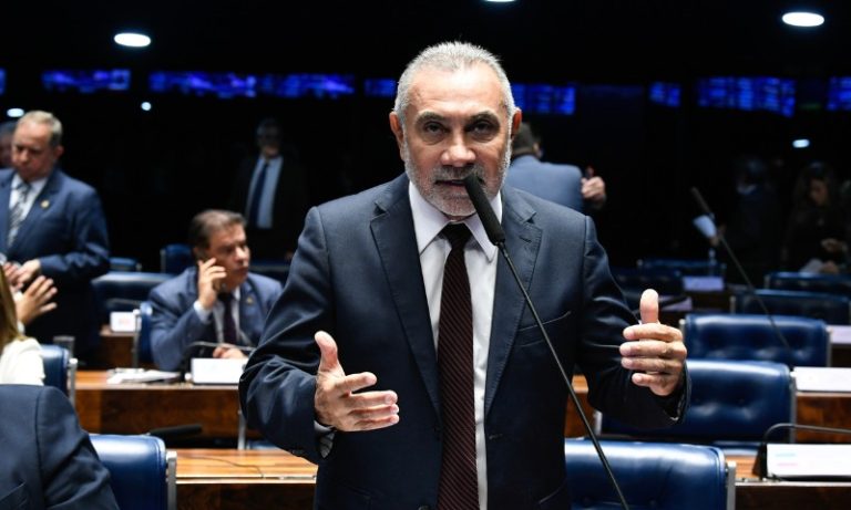Polícia tenta prender ex-senador Telmário Mota, suspeito de mandar matar mulher